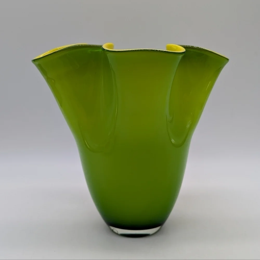 Green Yellow Handkerchief Ruffle Edge Glass Art Vase